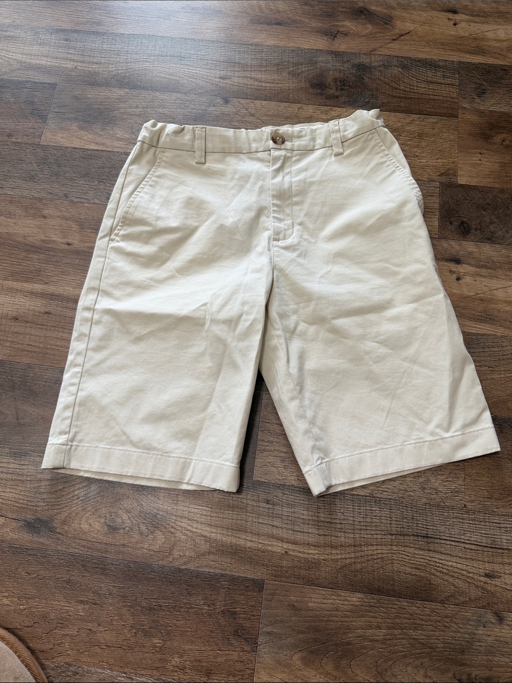 Vineyard Vines shorts size 14